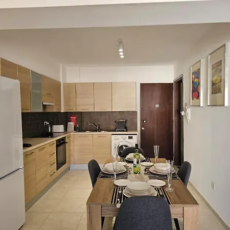 Horizon View With Communal Pool Apartment