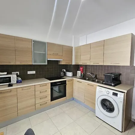 Horizon View With Communal Pool Apartment