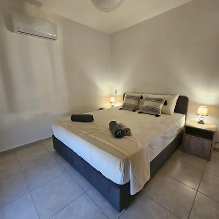 Horizon View With Communal Pool Apartment